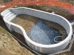 Concrete wall linear pool - Custom pool pros