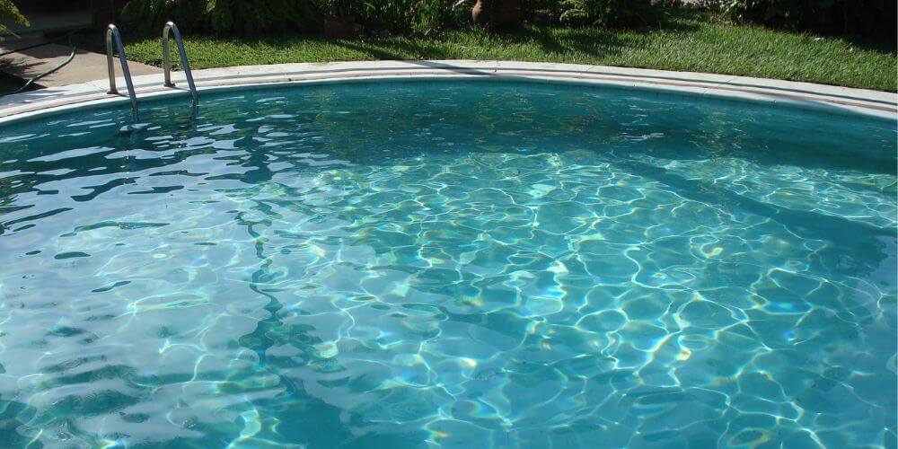What are the Causes of Cloudy Pool Water and How to Fix It?
